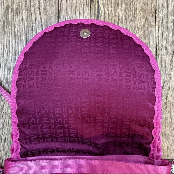 Harvey’s Seatbelt Grapefruit Sophia Saddle Bag Crossbody - Picture 7 of 8